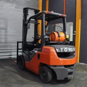 Toyota 2.5 ton lpg gas forklift 8fg25 for sale in johor