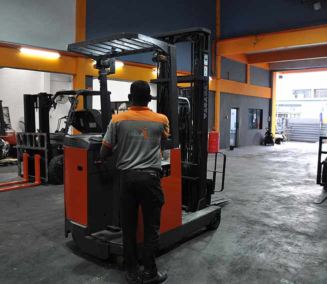 Toyota 1.5 ton reach truck for rental in Johor